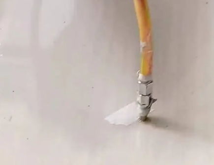 广水瓷砖空鼓维修公司专业解答在瓷砖铺贴过程中，如果使用的砂料过粗（如全部使用了粗砂），可能会导致以下问题